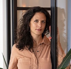 portrait de Camille Doutreuwe architecte d'interieur à Bordeaux
